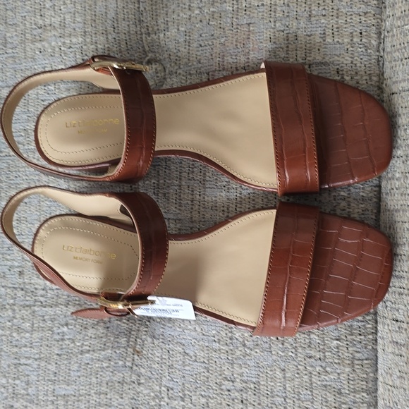 Liz Claiborne Shoes - LIZ CLAIBORNE SIGNATURE WOMEN'S BROWN SUMMER MEMORY FOAM SANDALS SIZE 8